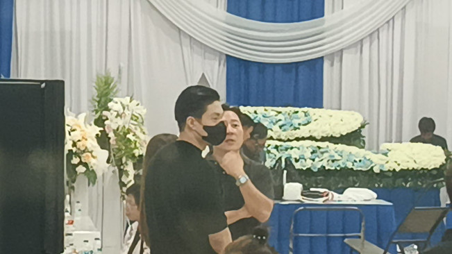 Gio hadir di rumah duka ayah Sarwenda [Selvianus Kopong Basar]